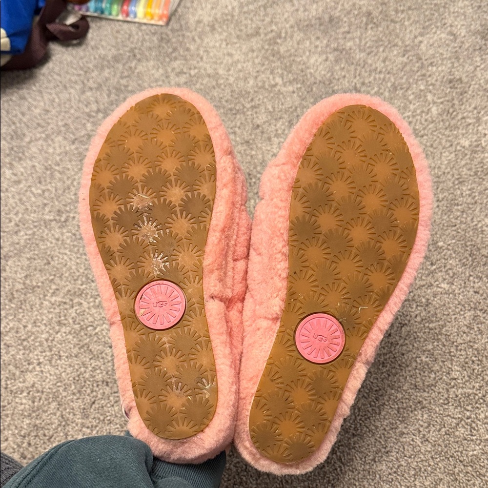 UGG soft pink fuzzy slippers - Picture 4 of 4